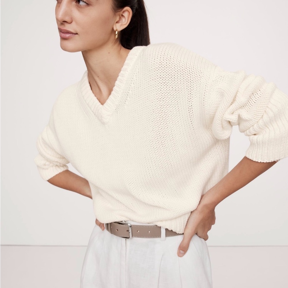 NWT: Banana Republic Cream V-Neck Sweater